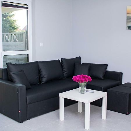 Apartament Z Ogrodkiem เชซัช ภายนอก รูปภาพ