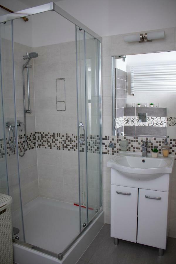 Apartament Z Ogrodkiem เชซัช ภายนอก รูปภาพ